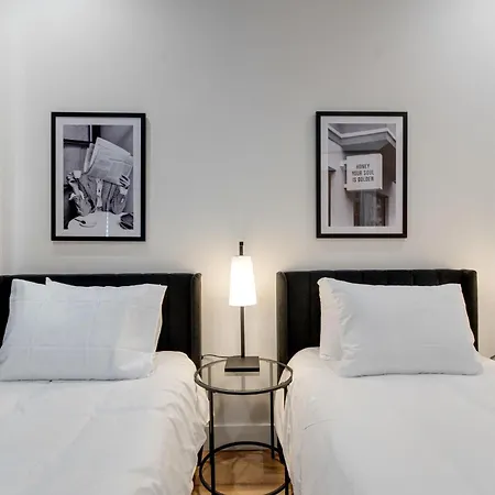 Monroe's Boozy Boots - 2 Homes - Minutes To Broadway Holiday home