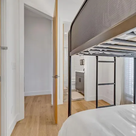Monroe's Boozy Boots - 2 Homes - Minutes To Broadway Holiday home Nashville