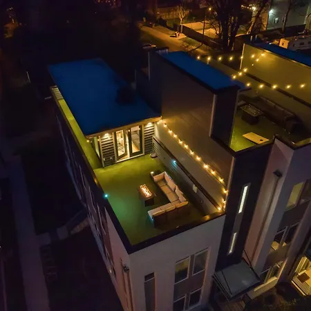 Monroe's Boozy Boots - 2 Homes - Minutes To Broadway