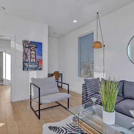 Monroe's Boozy Boots - 2 Homes - Minutes To Broadway Holiday home Nashville