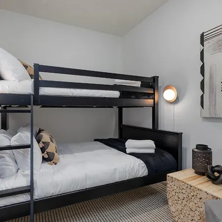 Holiday home Hyve - Eden Elegance - Walk To Broadway *