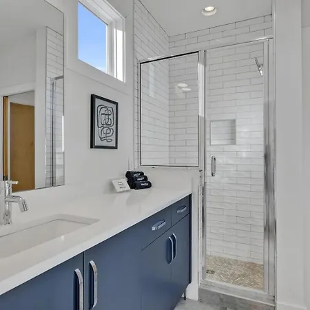 Monroe's Boozy Boots - 2 Homes - Minutes To Broadway Nashville