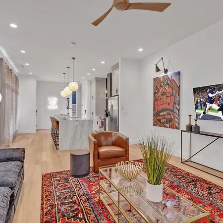 Monroe's Boozy Boots - 2 Homes - Minutes To Broadway Nashville