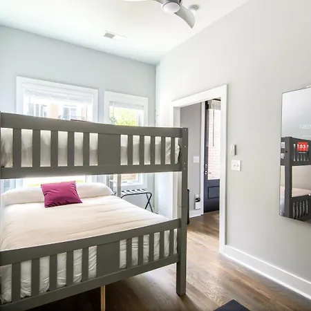 3 Premium Midtown Homes - Sleeps 36 - Mins To Broadway Holiday home *