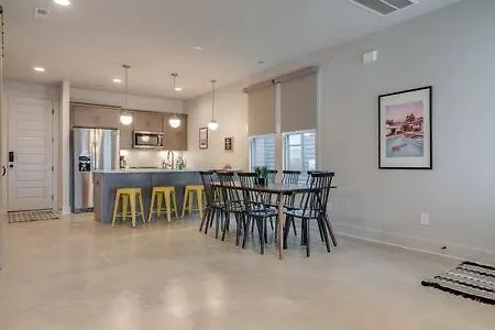 Comfy East For 10 *