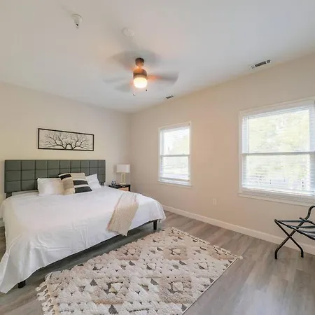 Apartment Trendy 2br Unit With King Beds And Optional Parking Near Broadway, Downtown & Hospitals *