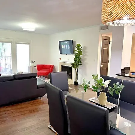 Luxury 2br In Midtown With Patio-balcony & Optional Parking Near Broadway, Vanderbilt & Centennial Park
