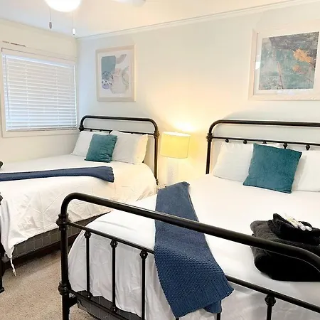 Luxury 2br In Midtown With Patio-balcony & Optional Parking Near Broadway, Vanderbilt & Centennial Park Apartment *