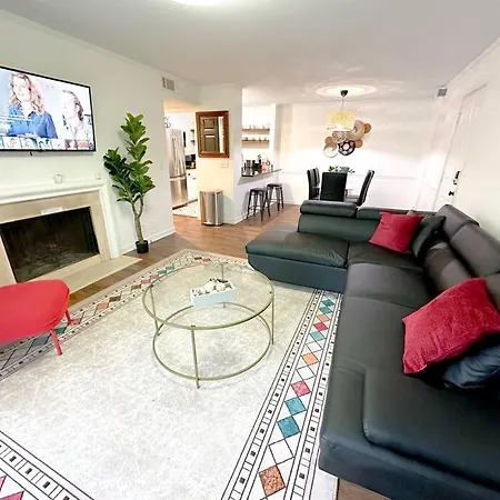 Luxury 2br In Midtown With Patio-balcony & Optional Parking Near Broadway, Vanderbilt & Centennial Park