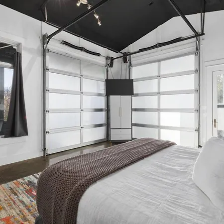 Unique Modern Ranch W Year Round Pool And Hot Tub * Nashville