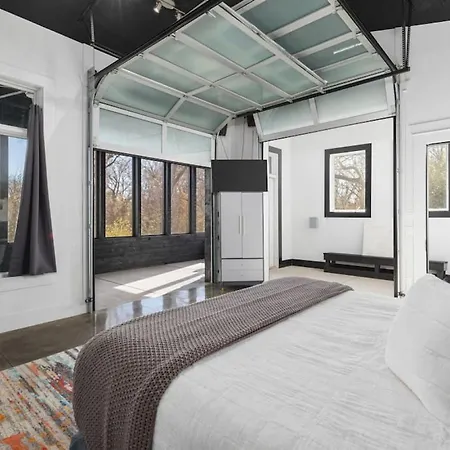 Unique Modern Ranch W Year Round Pool And Hot Tub * Nashville