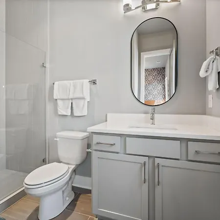 Holiday home Trinity Skyline-rooftop Deck-7 Mins To Broadway