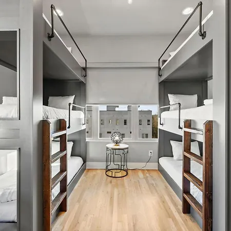 Trinity Skyline-rooftop Deck-7 Mins To Broadway Holiday home Nashville