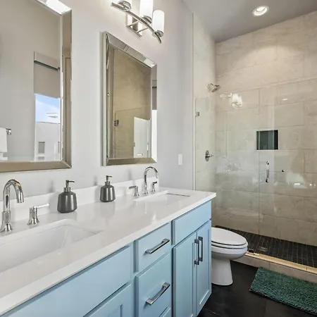 Trinity Skyline-rooftop Deck-7 Mins To Broadway Holiday home Nashville