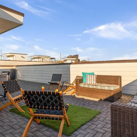 Holiday home Trinity Skyline-rooftop Deck-7 Mins To Broadway