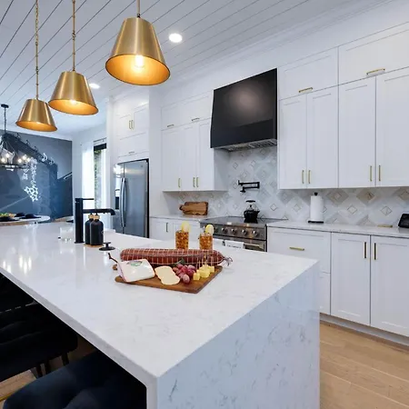 - 1206 Ireland St Unit A Holiday home *