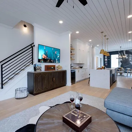 - 1206 Ireland St Unit A Holiday home