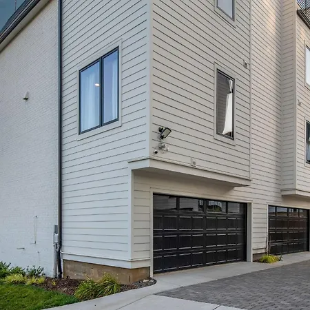 - 1206 Ireland St Unit A Holiday home