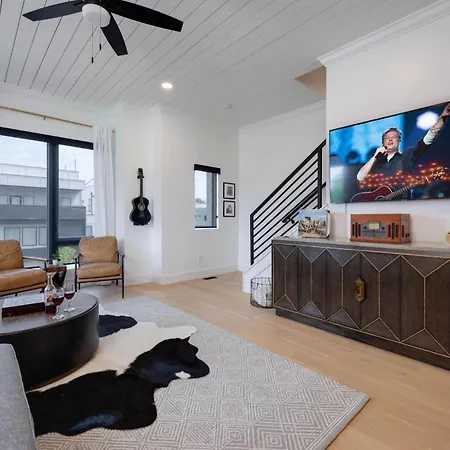 - 1206 Ireland St Unit A Holiday home *