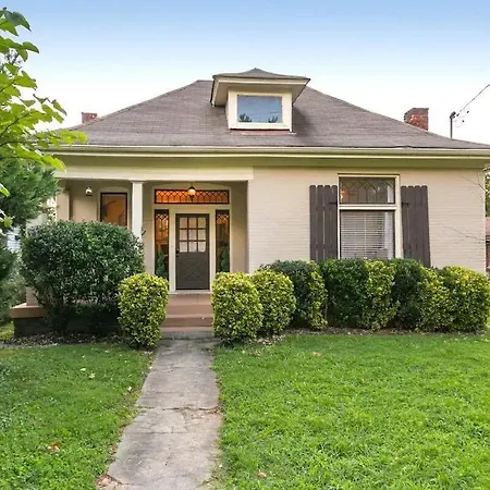Rare E Nash House & Yard - 2 Mi To Broadway Holiday home Nashville