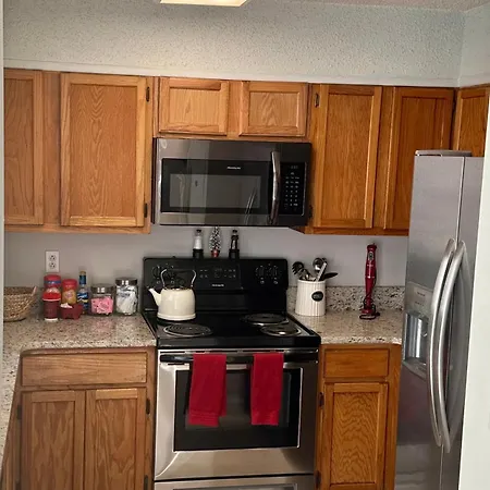 Serene 2-bedroom Unit W/ Free Parking Apartment *