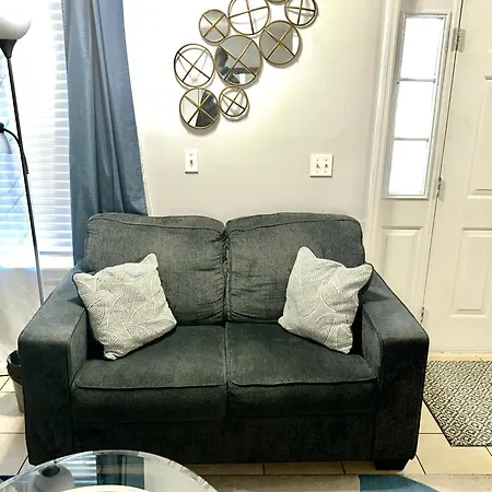 Serene 2-bedroom Unit W/ Free Parking
