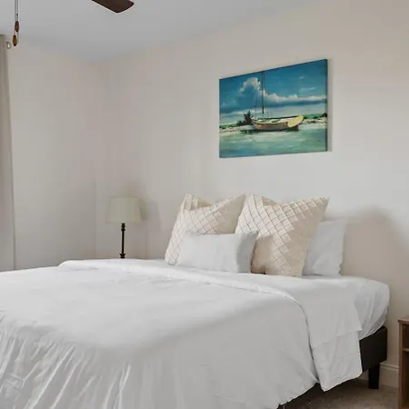 1 King 1 Queen 2 Double Garage Washer & Dryer Holiday home Nashville