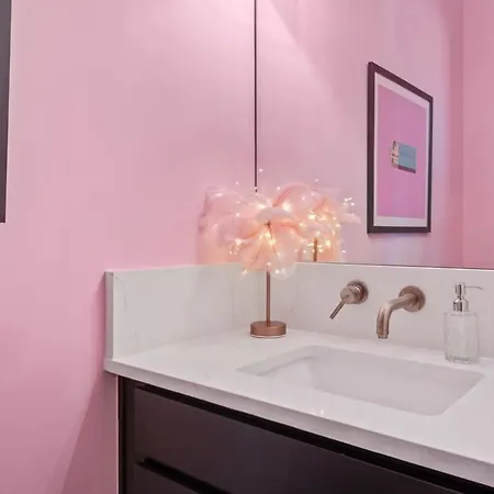 Hot Tub City Views Miami Vibes Nights Holiday home