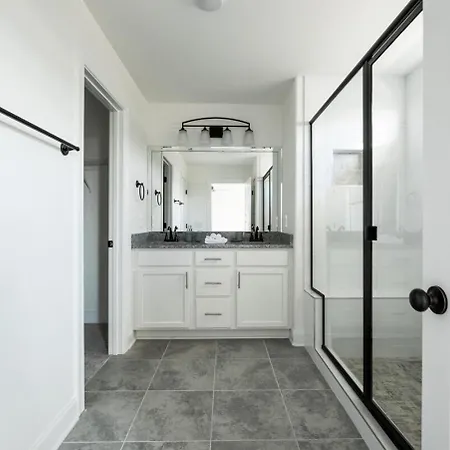Holiday home 1 King 1 Queen 2 Double Garage Washer & Dryer