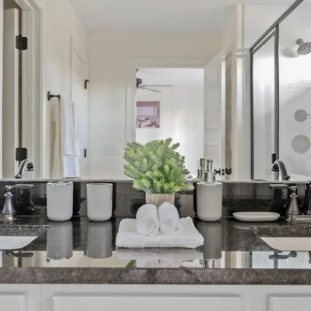 1 King 1 Queen 2 Double Garage Washer & Dryer * Nashville