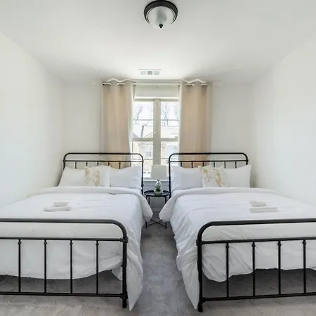 1 King 1 Queen 2 Double Garage Washer & Dryer Holiday home Nashville
