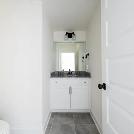 1 King 1 Queen 2 Double Garage Washer & Dryer * Nashville