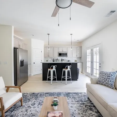 Holiday home 1 King 1 Queen 2 Double Garage Washer & Dryer Nashville