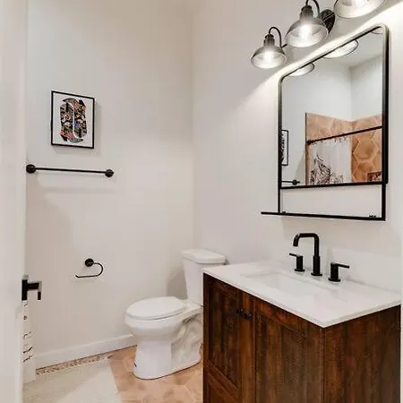 4 Bdrm-4 Bath, Great For Groups, Perfect Location! Apartment Nashville