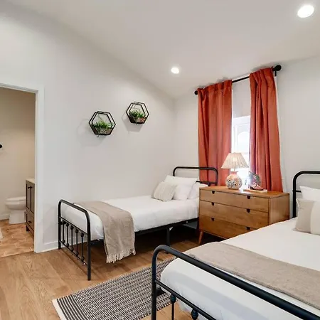 4 Bdrm-4 Bath, Great For Groups, Perfect Location! *