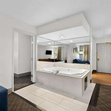 Hotel Comfort & Near Tanger Outlets I-24 Antioch 4*