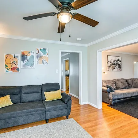 Modern Vacation ~ 3 Mi To Downtown!