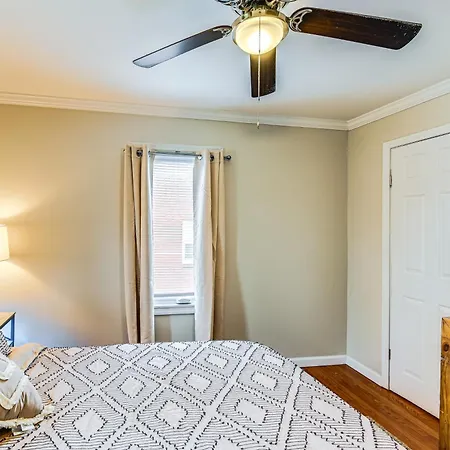 Modern Vacation ~ 3 Mi To Downtown! Holiday home *