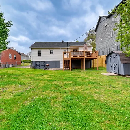 Holiday home Modern Vacation ~ 3 Mi To Downtown! *