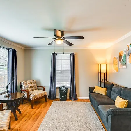 Modern Vacation ~ 3 Mi To Downtown! Holiday home