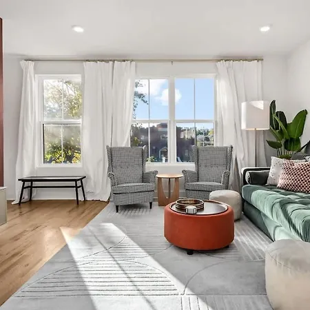 Walkable East With Rooftop Holiday home