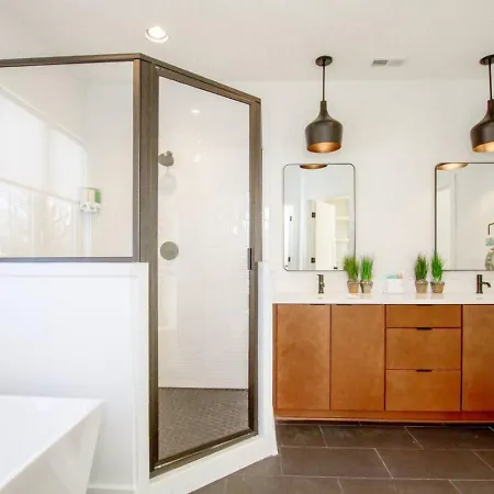 Downtown Luxury Great For Big Groups Holiday home Nashville