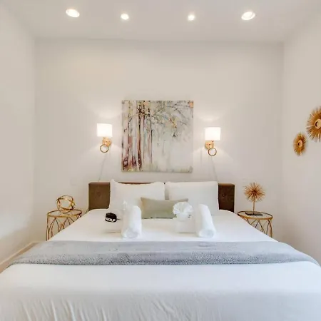 Holiday home Spacious And Sleek Amazing Location Patio Space *