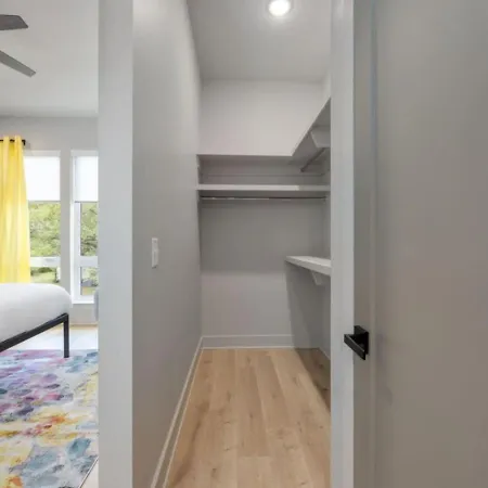 Hey Gorgeous Townhome 4 Bedrooms 4.5 Bathrooms