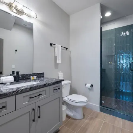 Hey Gorgeous Townhome 4 Bedrooms 4.5 Bathrooms Holiday home *