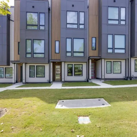 Holiday home Hey Gorgeous Townhome 4 Bedrooms 4.5 Bathrooms *
