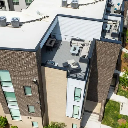 Urban Escape Rooftop Lounge With Skyline Views Holiday home