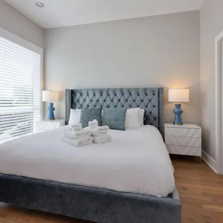 Urban Escape Rooftop Lounge With Skyline Views Holiday home Nashville
