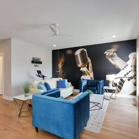 Holiday home Urban Escape Rooftop Lounge With Skyline Views *