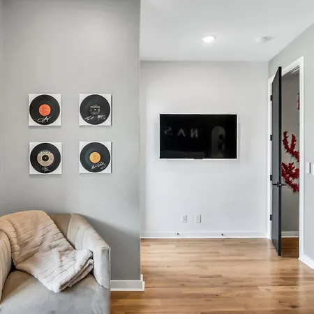 C On Music Row, 4 Min Broadway Holiday home *